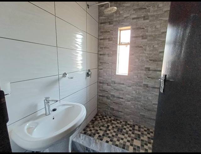 2 BEDROOM PROPERTY TO RENT IN LAUDIUM